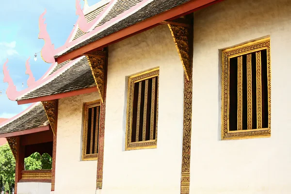 Tapınak Tayland ülke, altın tapınak ve Budizm Tapınağı, güzel tapınak ya da mimarideki Tayland Budist dua etmek ister Tapınağı pagoda hangi kimlik. — Stok fotoğraf