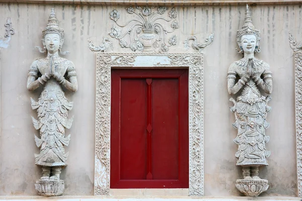 Tapınak Tayland ülke, altın tapınak ve Budizm Tapınağı, güzel tapınak ya da mimarideki Tayland Budist dua etmek ister Tapınağı pagoda hangi kimlik. — Stok fotoğraf