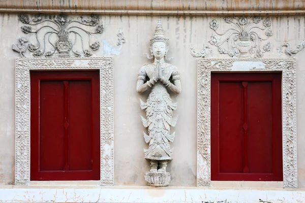 Tapınak Tayland ülke, altın tapınak ve Budizm Tapınağı, güzel tapınak ya da mimarideki Tayland Budist dua etmek ister Tapınağı pagoda hangi kimlik. — Stok fotoğraf