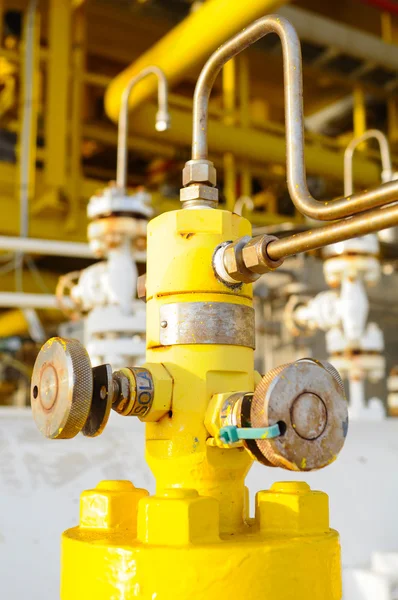 Valves manual in the process. Production process used manual valve to control the system — Stock Photo, Image