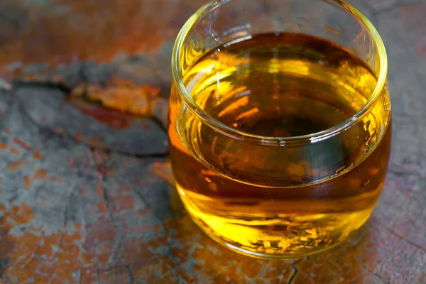 Golden Brown Whisky on the rocks in a glass — Stock Photo, Image