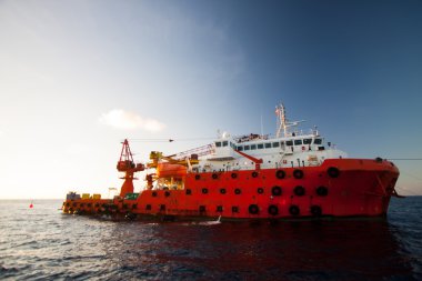 MAVNA ve römorkör tekne açık deniz, petrol ve gaz platform Körfez veya deniz, dünya enerji, Offshore petrol ve sondaj platformu İnşaat.