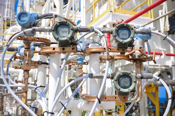 Pressure transmitter in oil and gas process , send signal to controller and reading pressure in the system. — Stock Photo, Image