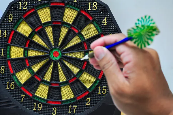 Darts arrows in the target center, Darts game , arrows and darts target the exact game — Stock Photo, Image