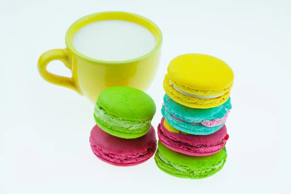 Colorful macarons set on table, traditional french colorful macarons ,Sweet macarons. — Stock Photo, Image
