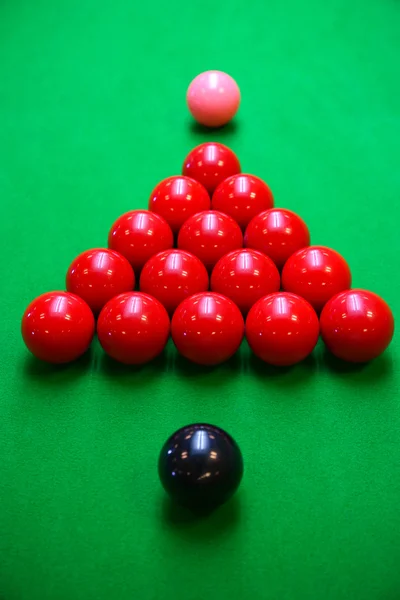 Snookerball auf Snookertisch, Snooker- oder Billardspiel auf grünem Tisch, internationaler Sport. — Stockfoto