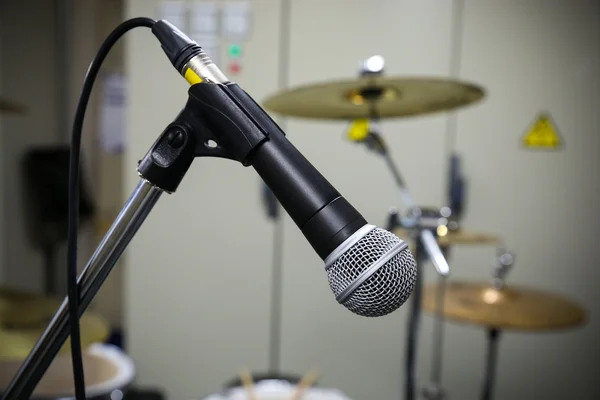 Close up of microphone in concert hall or conference room. Music equipment in training room. — Stock Photo, Image