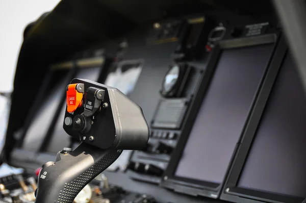 Piloti ovládací panel uvnitř simulátorech, ovládací panel letadla. — Stock fotografie