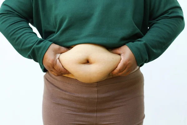 Primer plano de la mujer gorda sobre fondo blanco. Concepto para la obesidad, dieta de alimentos para la salud . — Foto de Stock