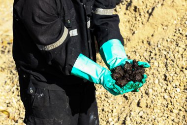 Bir yağ district sondaj petrol kumları geliştirme. Petrol kumları yandan. Operatör almak benim s örnekten petrol kum.