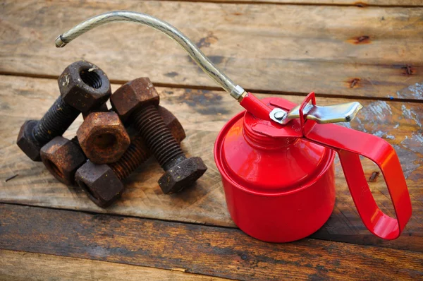 Oil can on wooden background, Lube oil can and used in industry or hard works. — Stock Photo, Image