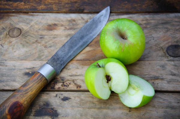 Apple on wooden background, Fruit or healthy fruit on wooden background. — Stock Photo, Image