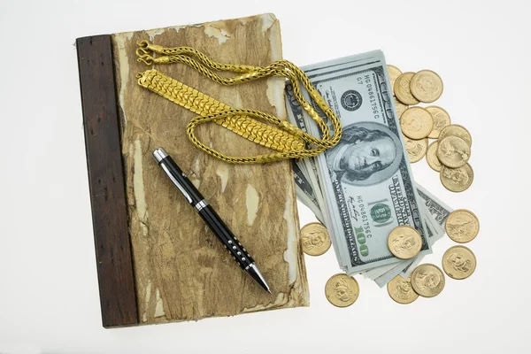 Banknote , Gold and coins with memories on white background. — Stock Photo, Image