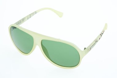 Beyaz arka plan üzerinde izole göz gözlük yakın çekim.