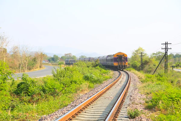 Railway line passing through the green plants. Journey way by train. — Stock Photo, Image