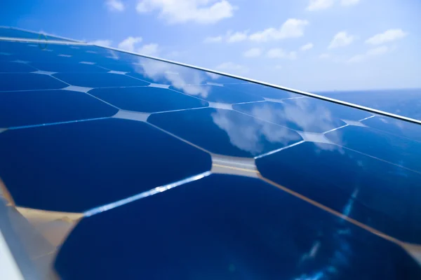 Solar cell generated electrical power by sun light, Closeup of blue photovoltaic solar panels, Green energy for safe world. — Stock Photo, Image
