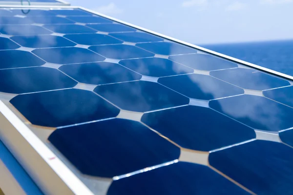 Solar cell generated electrical power by sun light, Closeup of blue photovoltaic solar panels, Green energy for safe world. — Stock Photo, Image