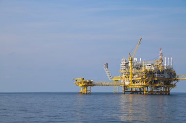 Deniz aşırı petrol ve doğalgaz üretimi ve keşif işi. Üretim petrol ve gaz fabrikası ve denizdeki ana inşaat platformu. Enerji sektörü.
