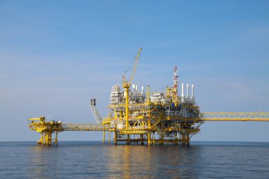Deniz aşırı petrol ve doğalgaz üretimi ve keşif işi. Üretim petrol ve gaz fabrikası ve denizdeki ana inşaat platformu. Enerji sektörü.