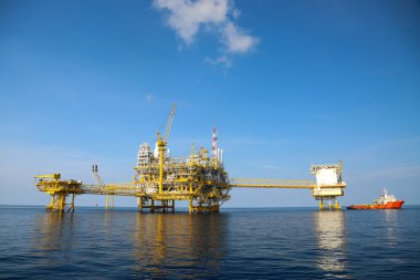 Deniz aşırı petrol ve doğalgaz üretimi ve keşif işi. Üretim petrol ve gaz fabrikası ve denizdeki ana inşaat platformu. Enerji sektörü.
