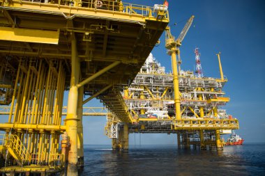 Deniz aşırı petrol ve doğalgaz üretimi ve keşif işi. Üretim petrol ve gaz fabrikası ve denizdeki ana inşaat platformu. Enerji sektörü.
