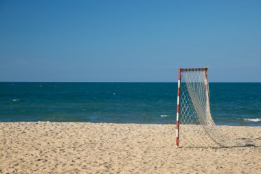 Plaj Futbolu pitch güneşli bir günde, sahilde popüler spor.