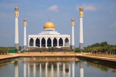Cami içinde Güney Tayland, Merkez Camii için dua ve çoğu Müslüman gibi Tanrı'ya dua cami, iyi bir hava gün güzel cami de.