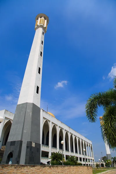 Mosque in southern of Thailand, Central mosque for prayed and most of muslim like to prayed god at mosque, Beautiful mosque in good weather day. — Stock Photo, Image