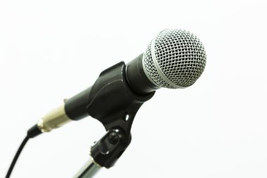 Yakın konser salonu veya konferans odasında, yakın mikrofon konferans salonunda eski mikrofon kadar