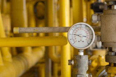Monitör durumu için petrol ve gaz üretim süreci, sanayi iş, sanayi arka plan ve ölçüm yakından kısas ölçer basınç göstergesi
