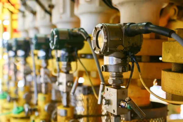 verici süreçte petrol ve doğal gaz basınç, denetleyiciye sinyal göndermek ve sistemdeki basınç okuma.