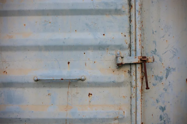 Vintage drzwi lub Stare drzwi z bliskimi pozycjami, Stare drzwi zablokowane, nie można przekazać drzwi spowodować szkodę. — Zdjęcie stockowe