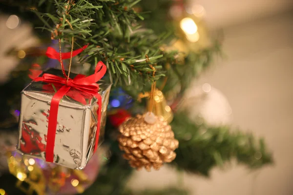 Les décorations de Noël ou la lumière du sapin de Noël se préparent pour le jour de la fête, la lumière abstraite Bokeh bon usage pour l'arrière-plan, le fond de Noël et la zone vide pour le texte . — Photo