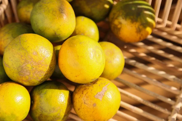 Baya fresca o fondo de uva y naranja, concepto de fruta saludable, fruta popular o fruta del mercado . — Foto de Stock