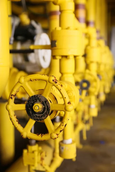 Vanalar manuel sürecinde. Üretim süreci manuel valf sistemi, kirli veya eski manuel valf denetlemek için kullanılan