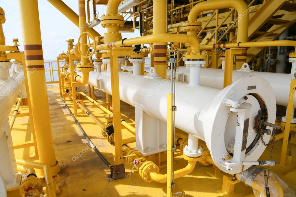 Pig launcher in oil and gas industry, Cleaning pipe line equipment in oil and gas industry