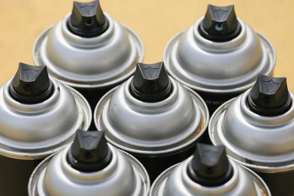 Spray pode no trabalho da indústria, lubrificador pode para o trabalho da indústria, cor em lata e pulverização ou pintura para a arte na área vazia — Fotografia de Stock