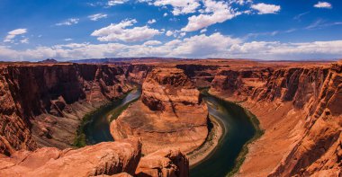 Sayfa yakınlarındaki Horseshoe Bend Manzaralı Kanyon Görünümü