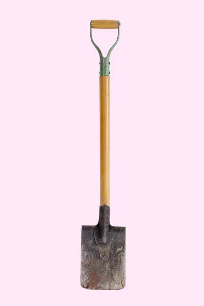 Лопата с деревянной ручкой на белом фоне — стоковое фото