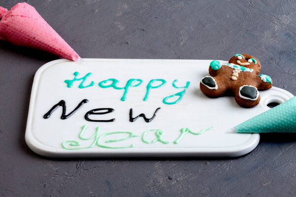 кондитерская сумка со сливками, чтобы украсить молодого человека на Рождество