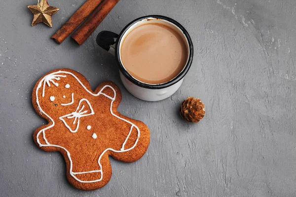 Hombre Jengibre Forma Galleta Sobre Fondo Mesa Textura Gris Una — Foto de Stock