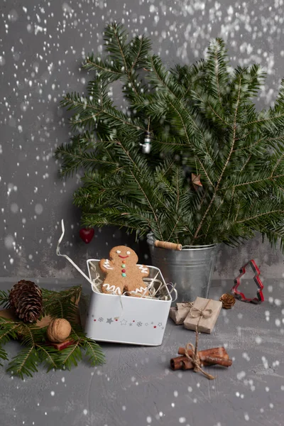 Composição Natal Rústica Com Vaso Metal Com Ramo Abeto Colocado — Fotografia de Stock