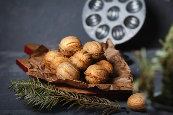 Cookies Med Kondenserad Mjölk Papper Bakverk Kex Nötter Julkakor Nya — Stockfoto