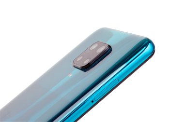 Dört kameralı bir akıllı telefon. Modern cep telefonu