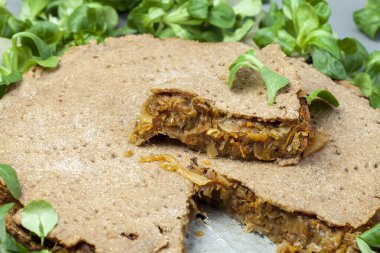 Lahanalı turta. Lahanalı Charlotte. Yemek fotografı. Ev yemeği, vejetaryenlik.