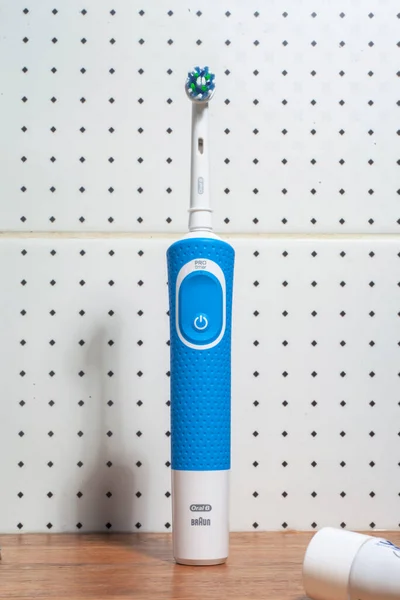 Kiev Ukraine May 2021 Electric Toothbrush Oral Vitality Sensitive Wooden — Stock Photo, Image