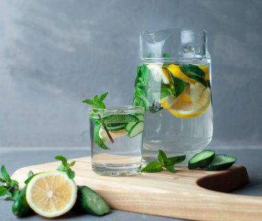 Limonlu su, salatalık, nane. Saasi suyu. zayıflatma