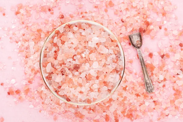 Rough Pink Himalayan Salt White Porcelain Plate Retro Spoon — Stock Photo, Image