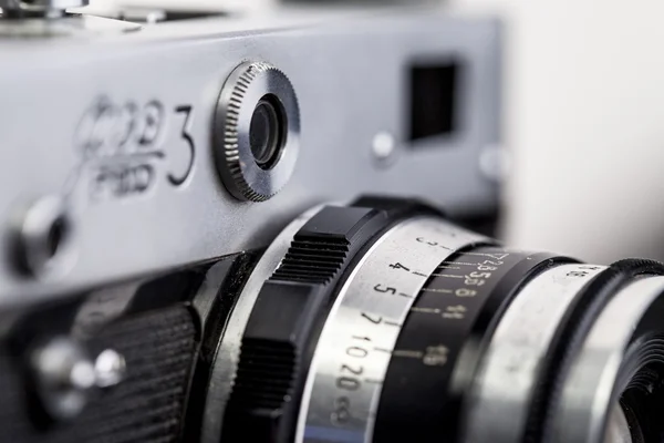 Vintage lens op de camera — Stockfoto