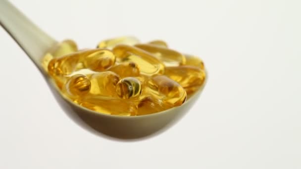 Fish oil in spoon — Wideo stockowe